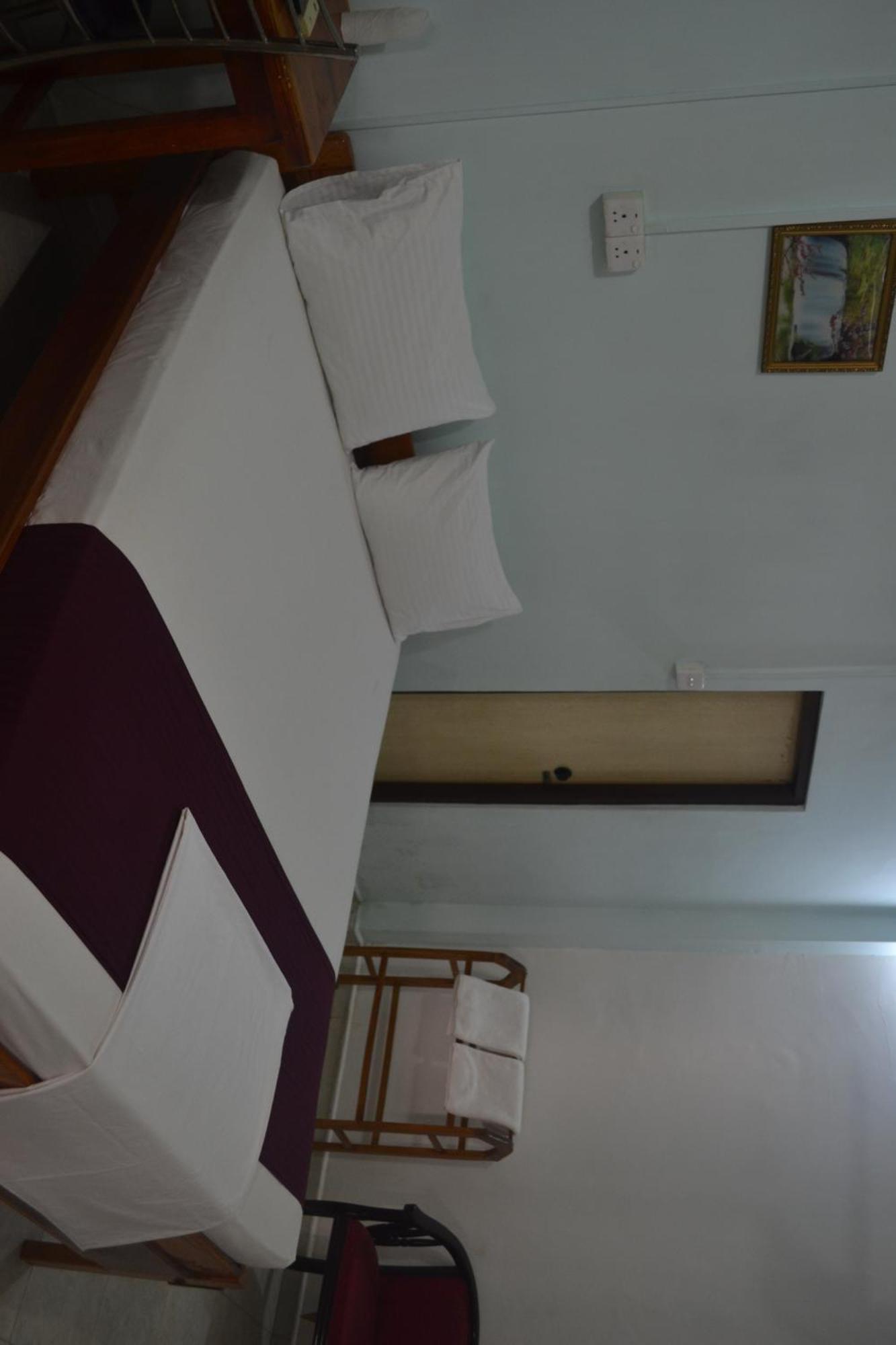 Gnaanams Hotel And Restaurant Jaffna Ngoại thất bức ảnh