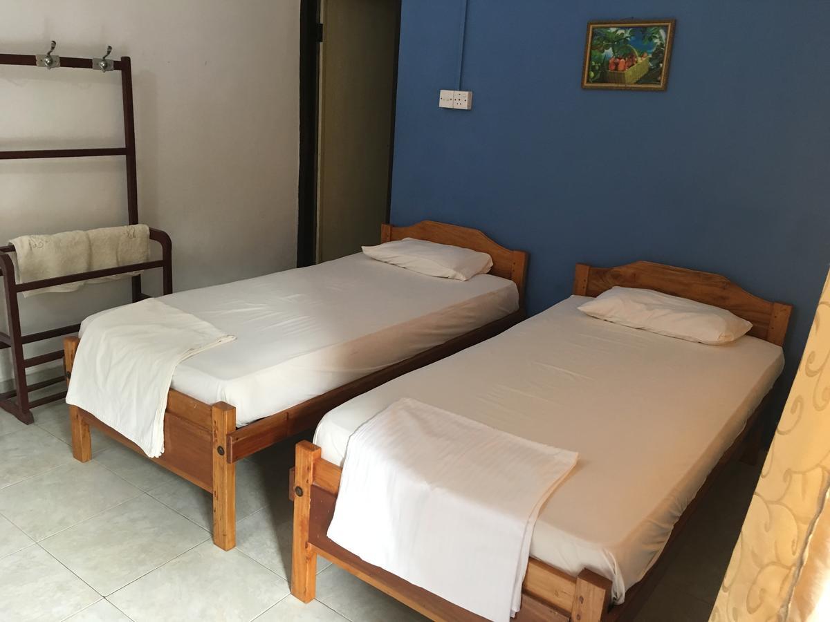 Gnaanams Hotel And Restaurant Jaffna Ngoại thất bức ảnh