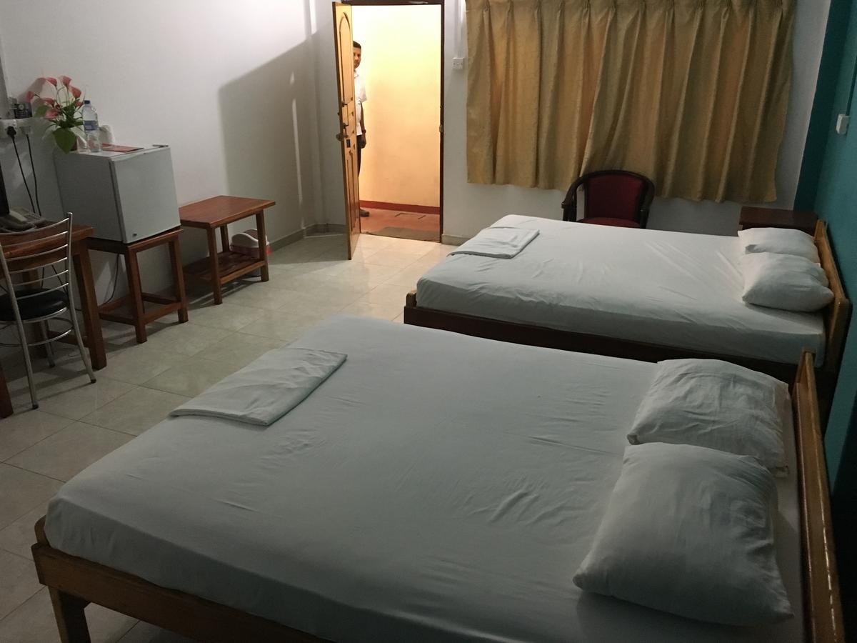 Gnaanams Hotel And Restaurant Jaffna Ngoại thất bức ảnh