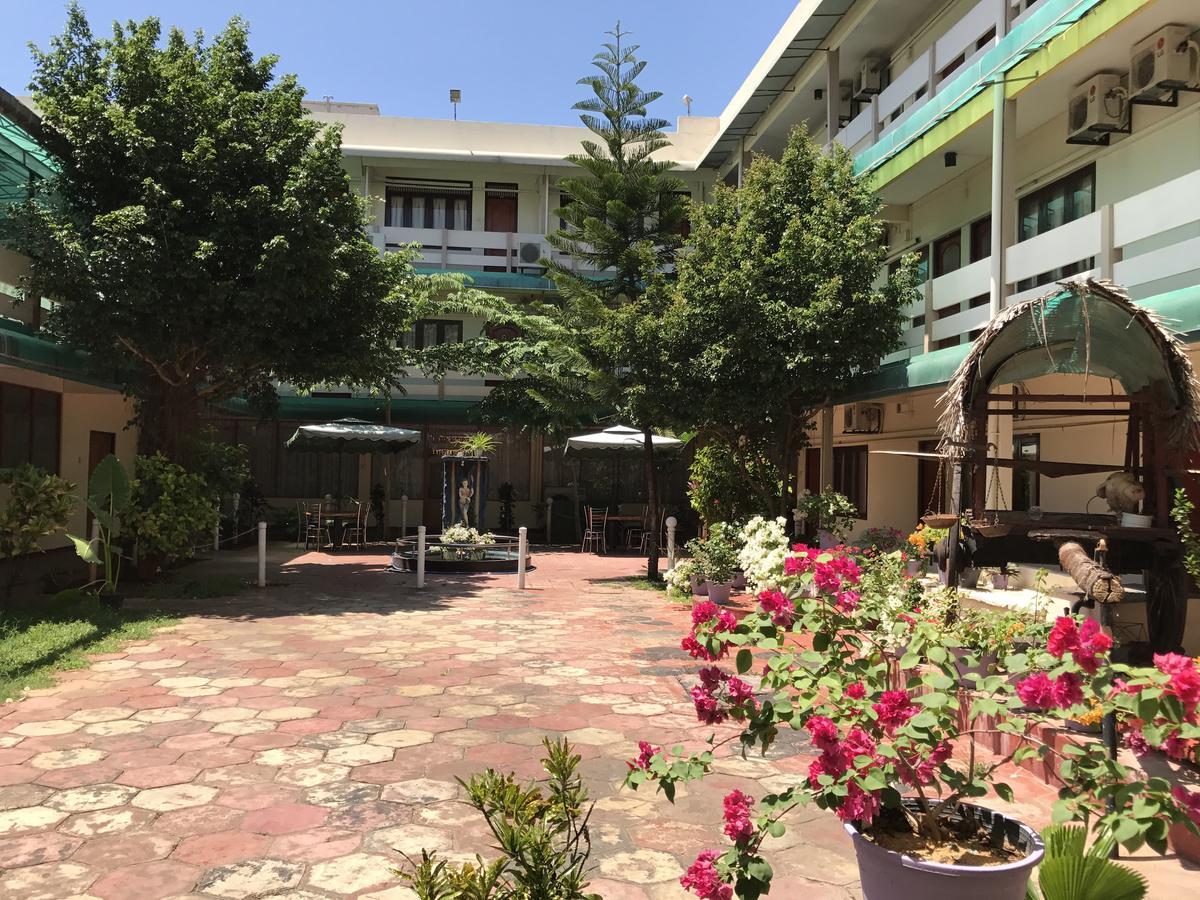Gnaanams Hotel And Restaurant Jaffna Ngoại thất bức ảnh