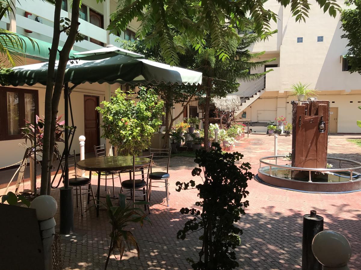 Gnaanams Hotel And Restaurant Jaffna Ngoại thất bức ảnh