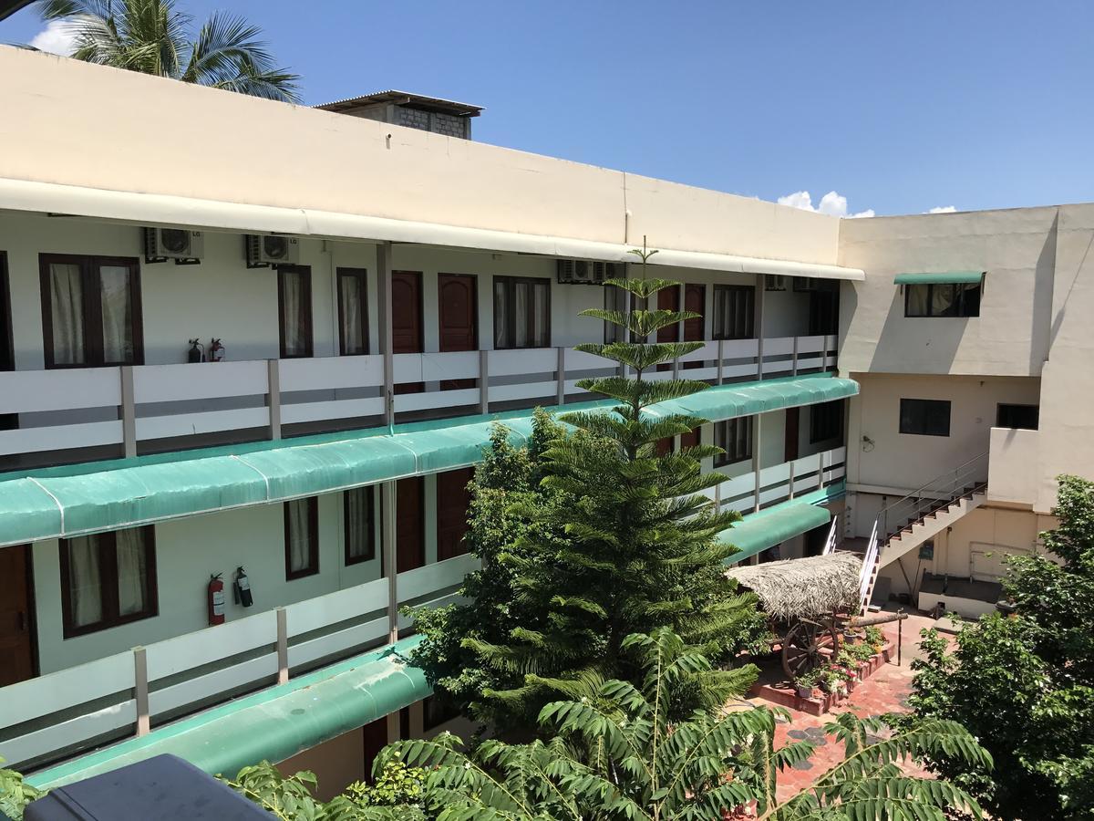 Gnaanams Hotel And Restaurant Jaffna Ngoại thất bức ảnh