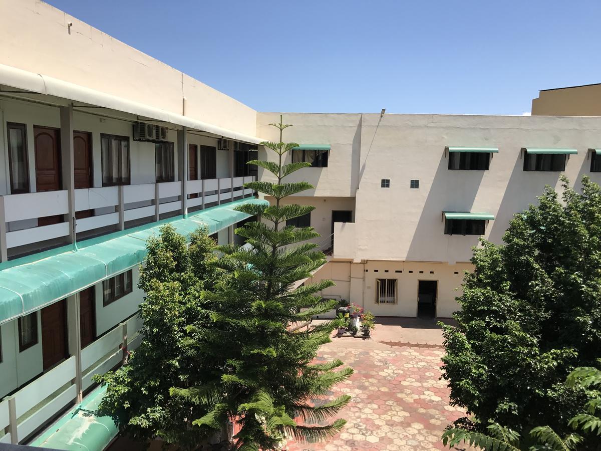 Gnaanams Hotel And Restaurant Jaffna Ngoại thất bức ảnh